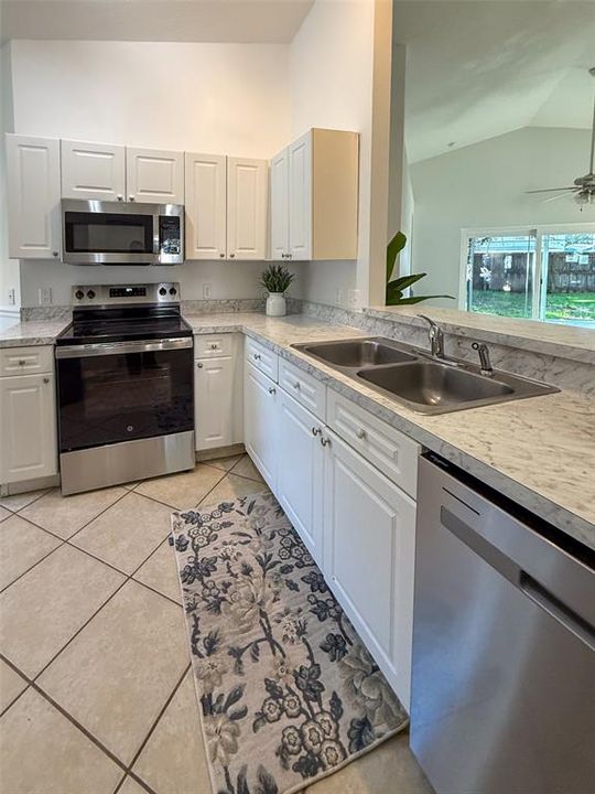 На продажу: $284,900 (3 спален, 2 ванн, 1225 Квадратных фут)