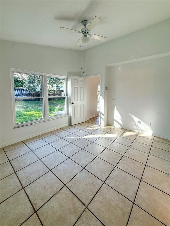 На продажу: $284,900 (3 спален, 2 ванн, 1225 Квадратных фут)