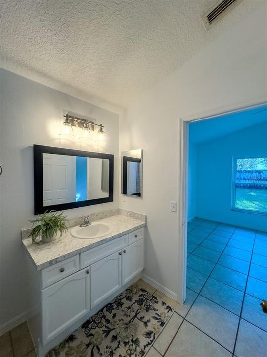 На продажу: $284,900 (3 спален, 2 ванн, 1225 Квадратных фут)