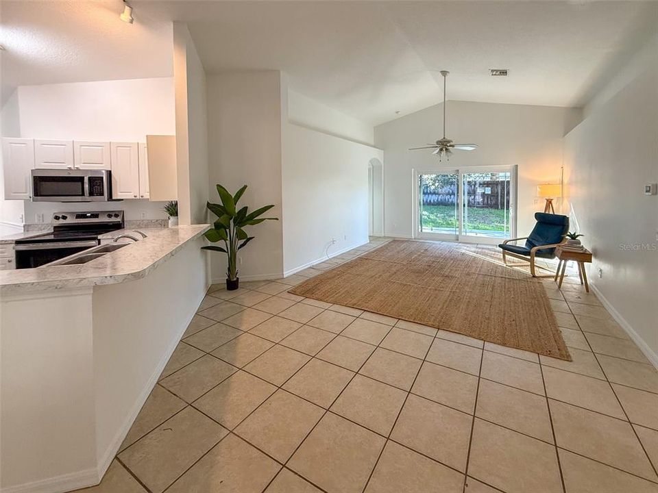 На продажу: $284,900 (3 спален, 2 ванн, 1225 Квадратных фут)