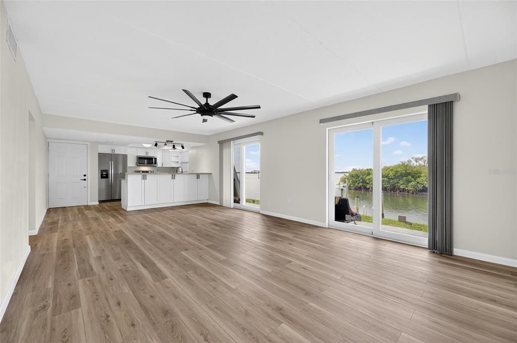 For Sale: $300,000 (2 beds, 1 baths, 1100 Square Feet)