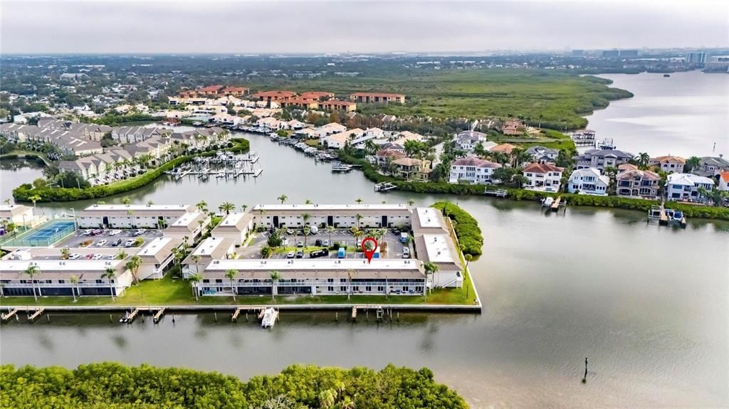 For Sale: $300,000 (2 beds, 1 baths, 1100 Square Feet)