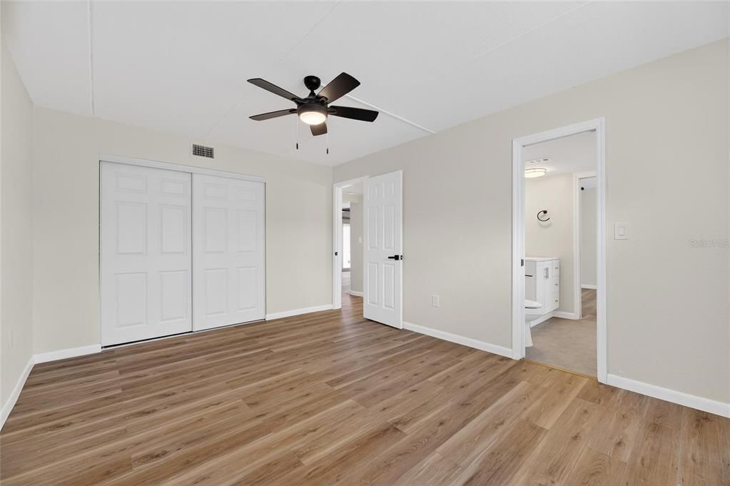 For Sale: $300,000 (2 beds, 1 baths, 1100 Square Feet)