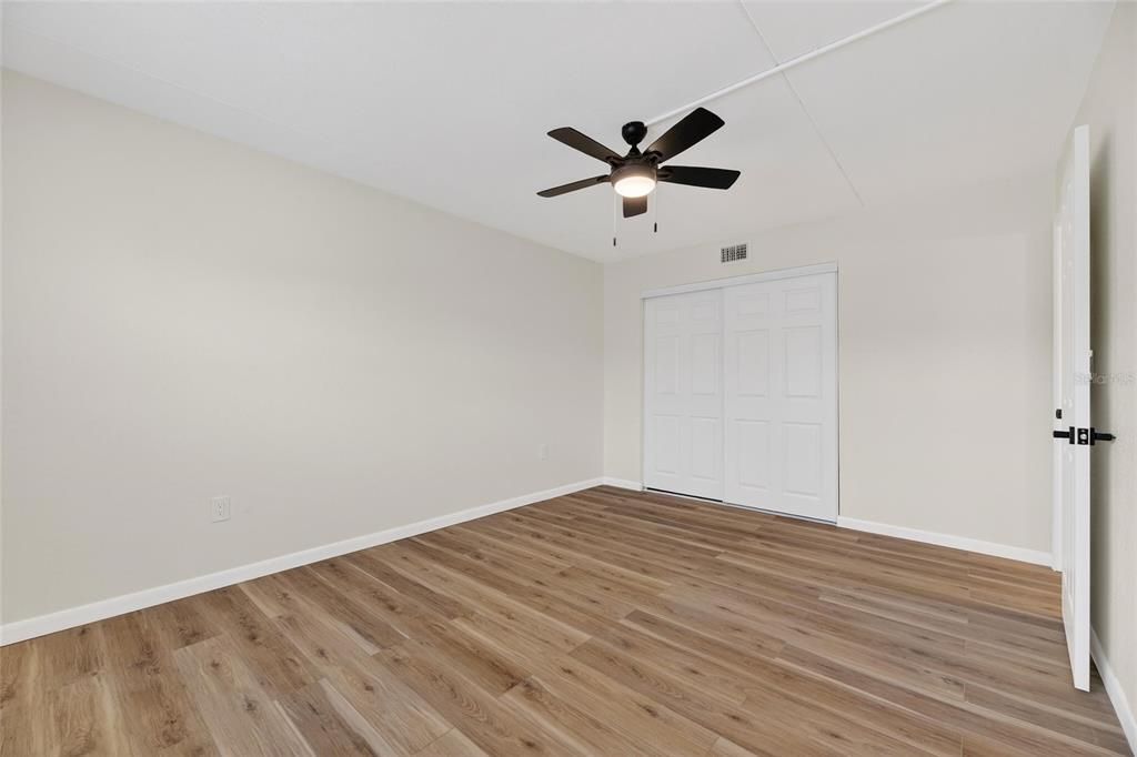 For Sale: $300,000 (2 beds, 1 baths, 1100 Square Feet)