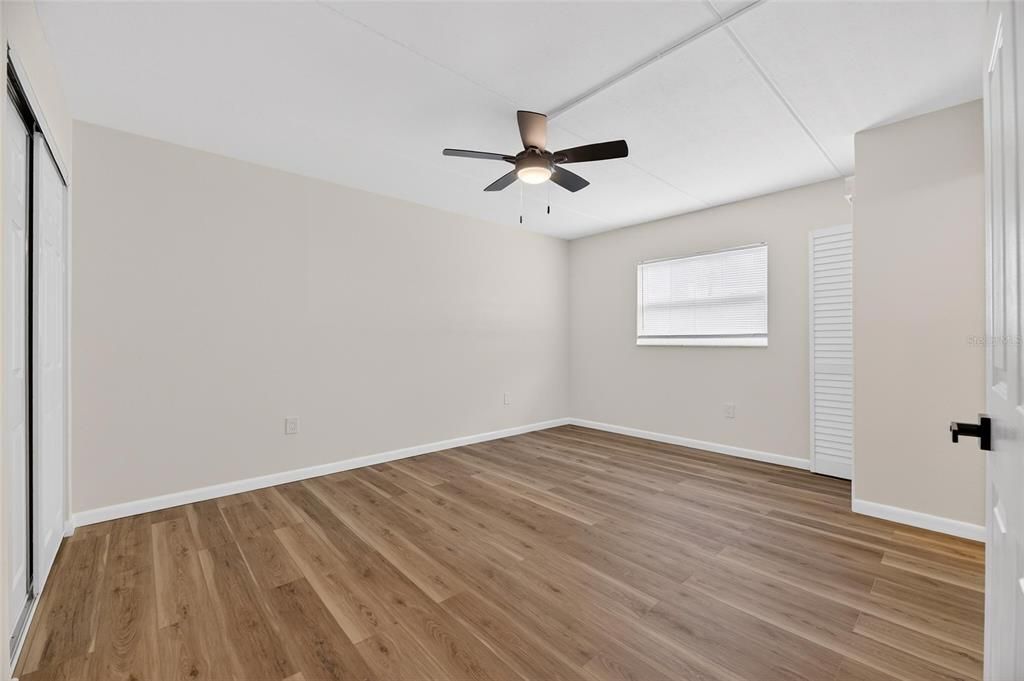 For Sale: $300,000 (2 beds, 1 baths, 1100 Square Feet)