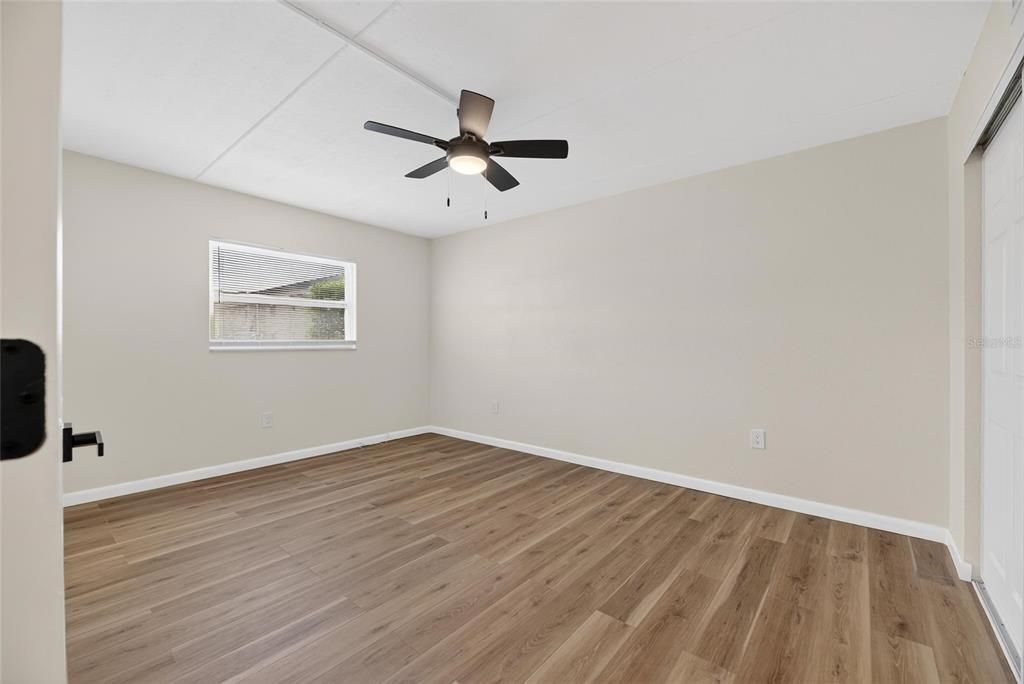 For Sale: $300,000 (2 beds, 1 baths, 1100 Square Feet)