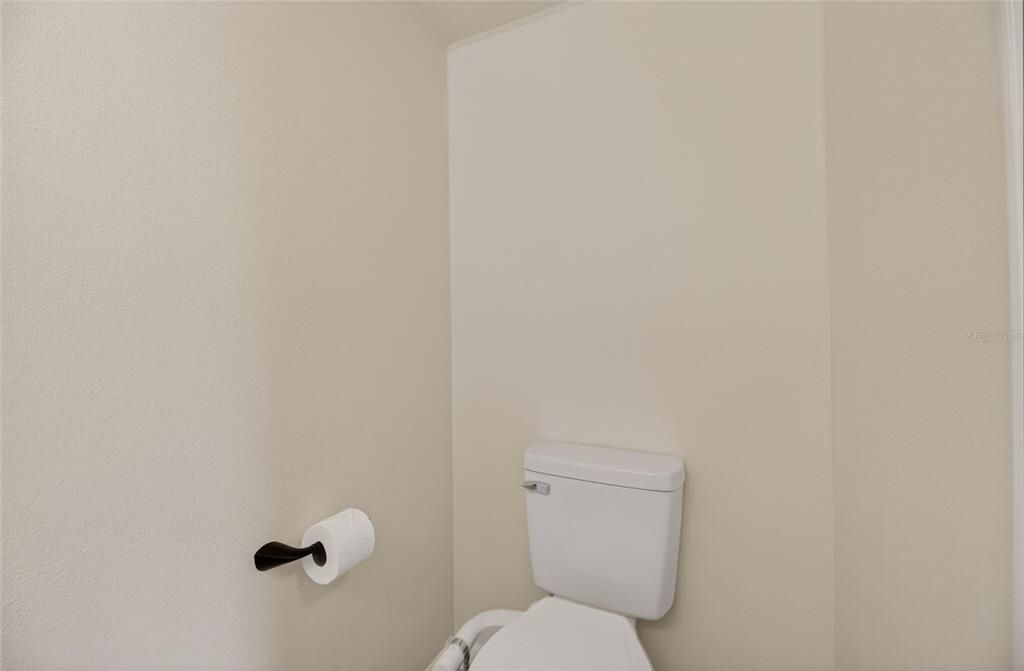 For Sale: $300,000 (2 beds, 1 baths, 1100 Square Feet)