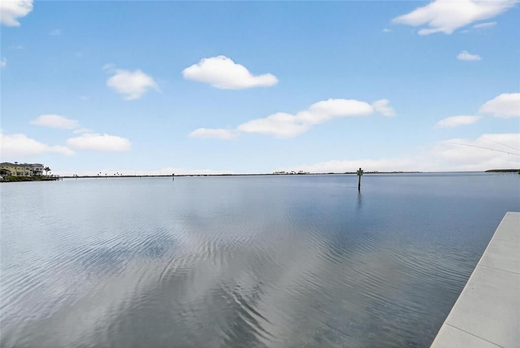 For Sale: $300,000 (2 beds, 1 baths, 1100 Square Feet)