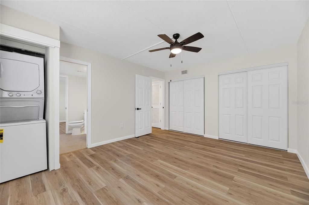 For Sale: $300,000 (2 beds, 1 baths, 1100 Square Feet)