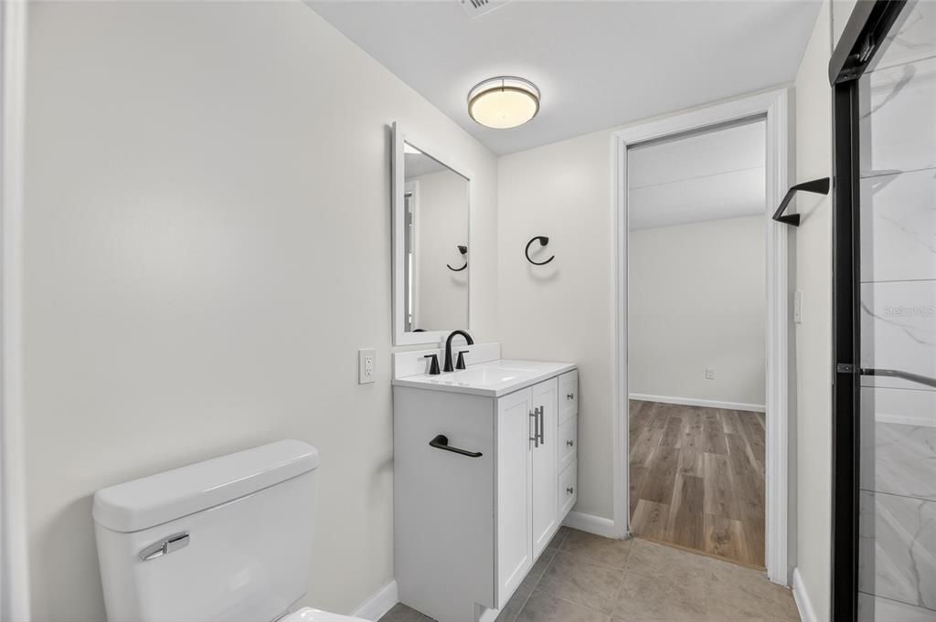 For Sale: $300,000 (2 beds, 1 baths, 1100 Square Feet)