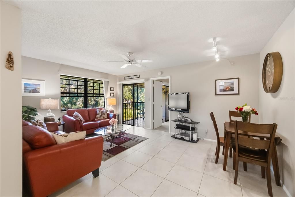 待售: $149,900 (2 贝兹, 2 浴室, 838 平方英尺)