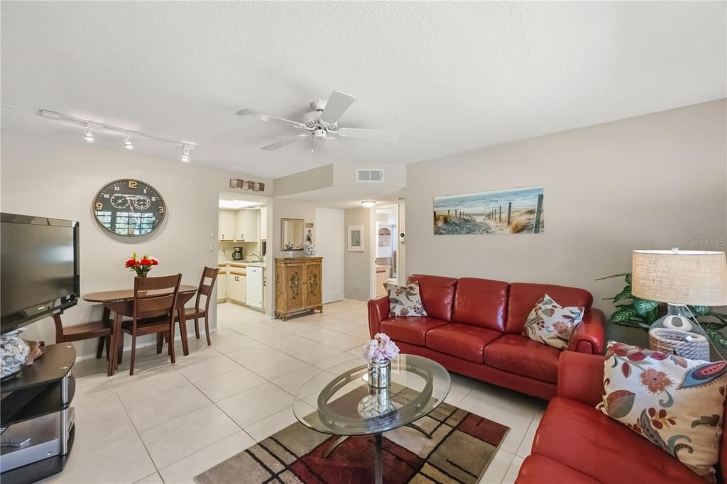 待售: $149,900 (2 贝兹, 2 浴室, 838 平方英尺)