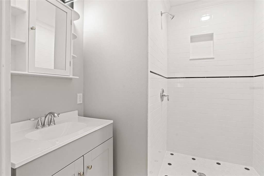 出租: $2,350 (3 贝兹, 2 浴室, 1139 平方英尺)