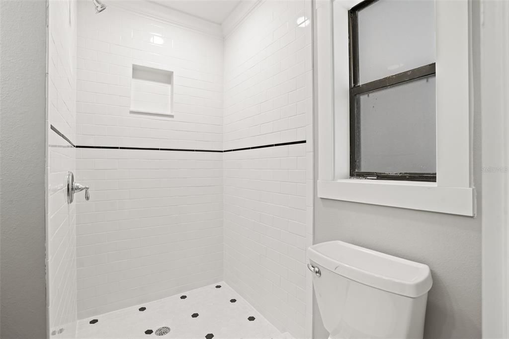 出租: $2,350 (3 贝兹, 2 浴室, 1139 平方英尺)