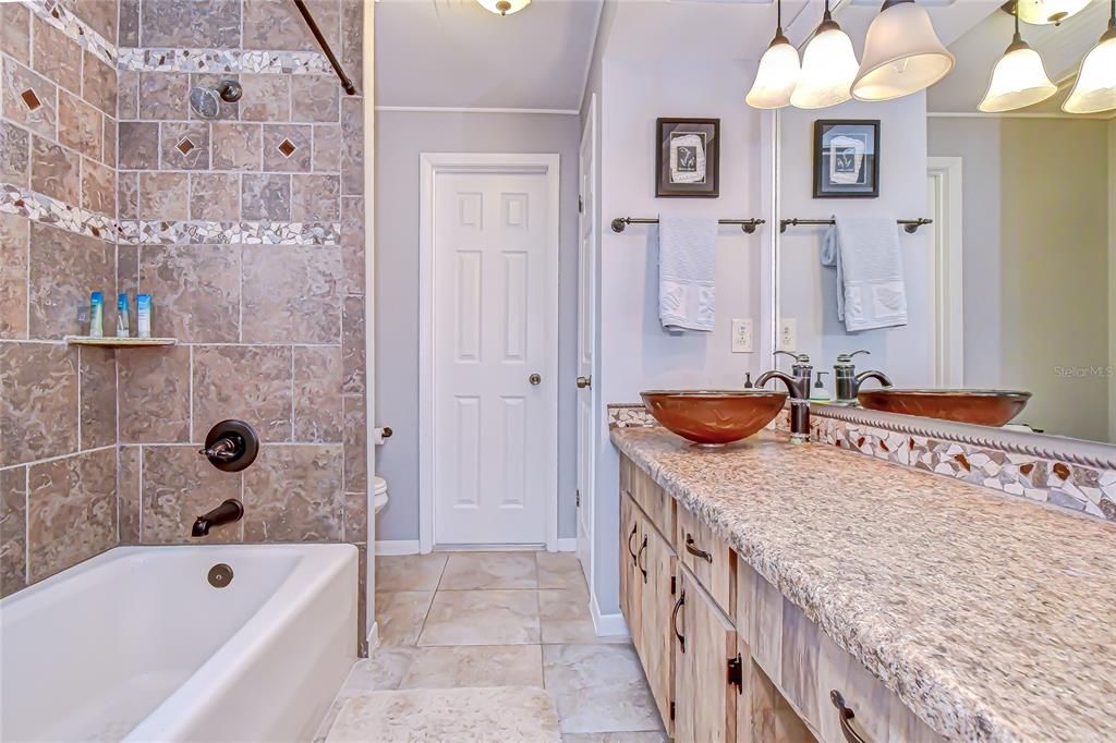 En Venta: $650,000 (0 camas, 0 baños, 2311 Pies cuadrados)