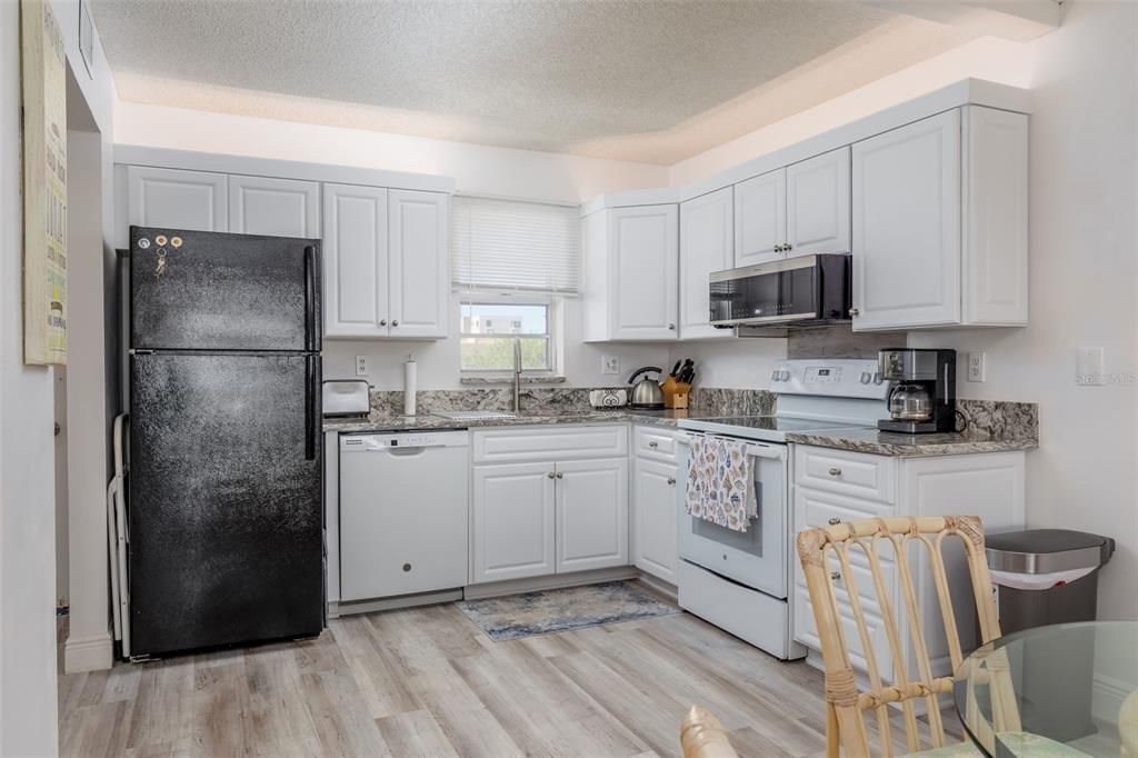 For Rent: $5,500 (3 beds, 2 baths, 1275 Square Feet)