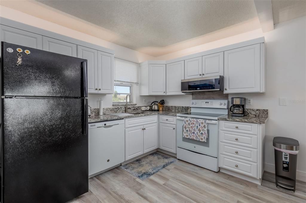 For Rent: $5,500 (3 beds, 2 baths, 1275 Square Feet)