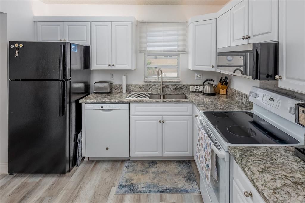 For Rent: $5,500 (3 beds, 2 baths, 1275 Square Feet)