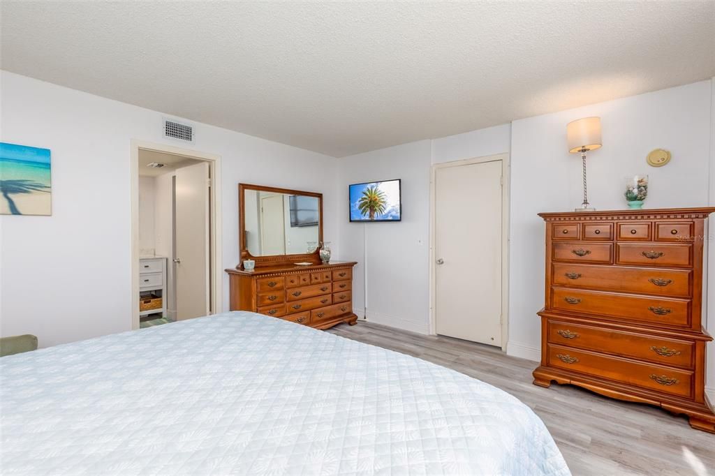 For Rent: $5,500 (3 beds, 2 baths, 1275 Square Feet)