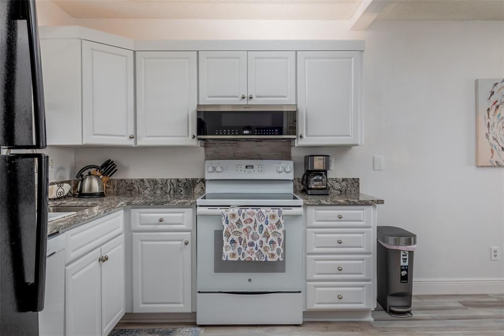 For Rent: $5,500 (3 beds, 2 baths, 1275 Square Feet)