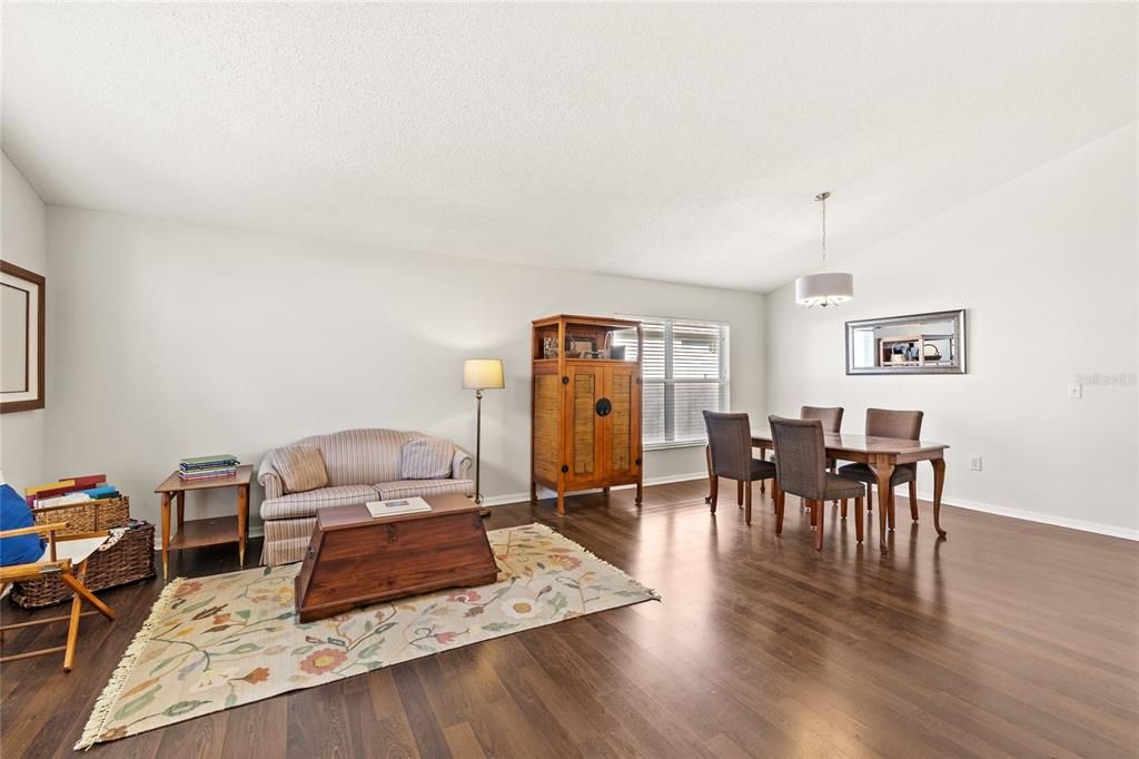 待售: $364,900 (4 贝兹, 2 浴室, 1905 平方英尺)