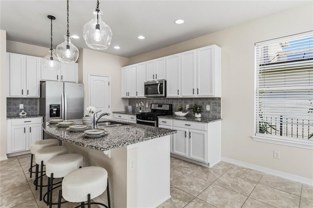 На продажу: $689,000 (4 спален, 3 ванн, 2817 Квадратных фут)