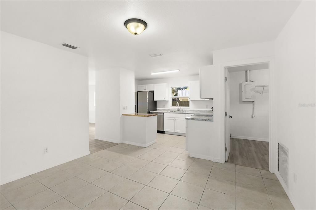 待售: $249,900 (3 贝兹, 2 浴室, 1398 平方英尺)