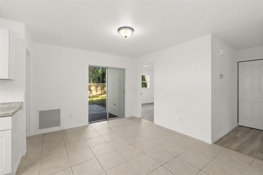 待售: $249,900 (3 贝兹, 2 浴室, 1398 平方英尺)