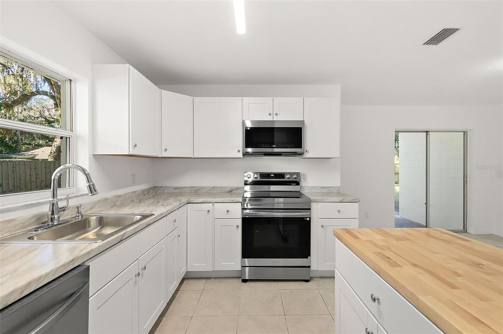 待售: $249,900 (3 贝兹, 2 浴室, 1398 平方英尺)