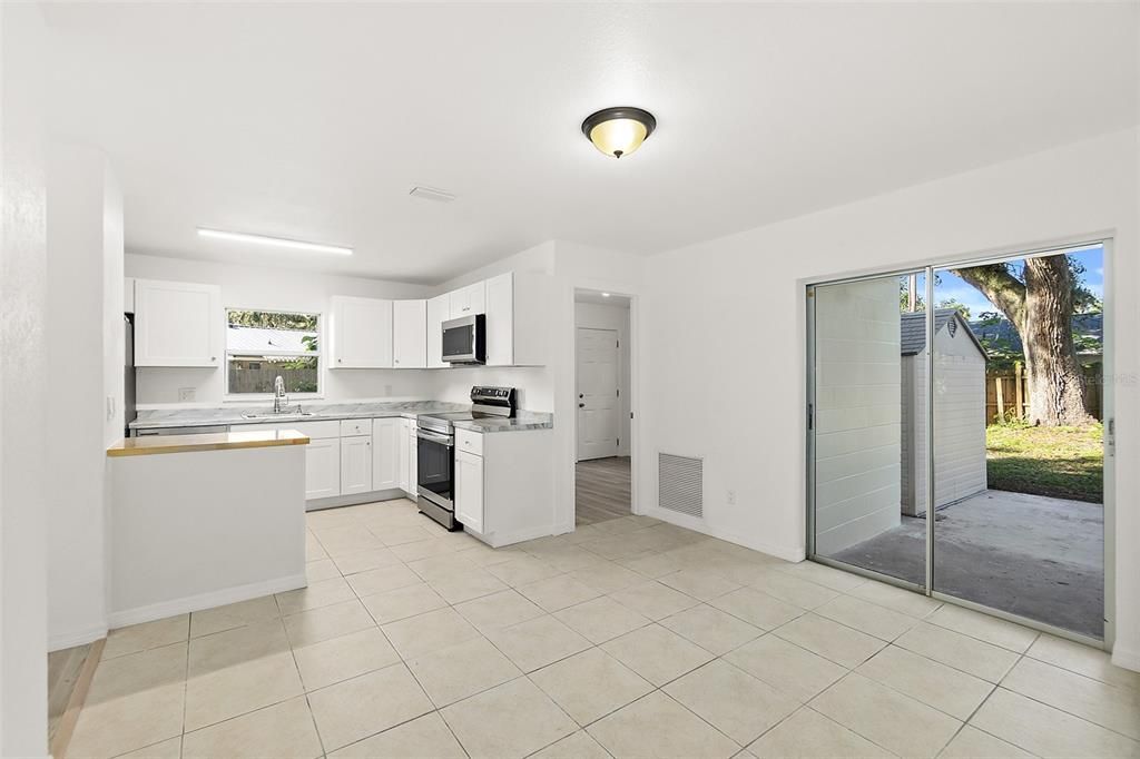 待售: $249,900 (3 贝兹, 2 浴室, 1398 平方英尺)