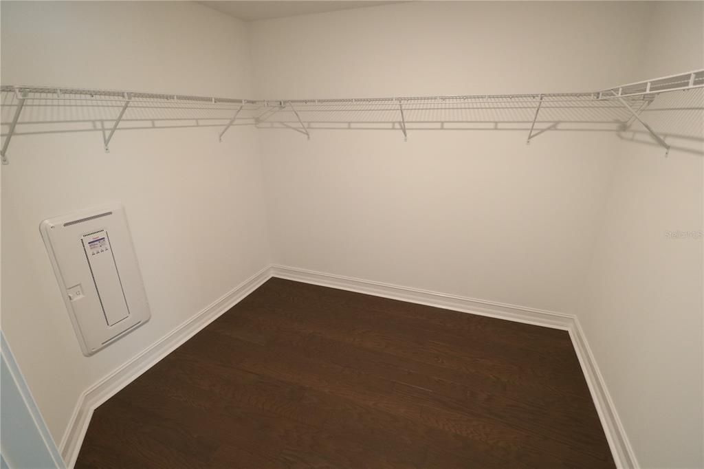 En Renta: $4,500 (4 camas, 3 baños, 2410 Pies cuadrados)