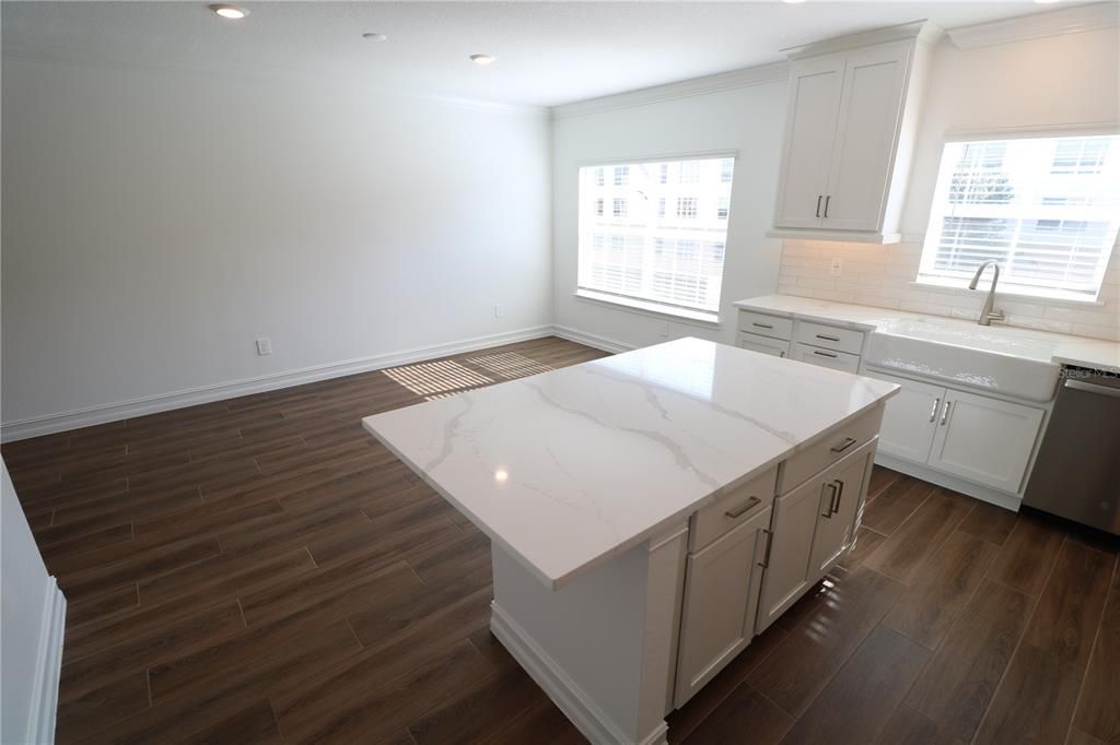 En Renta: $4,500 (4 camas, 3 baños, 2410 Pies cuadrados)