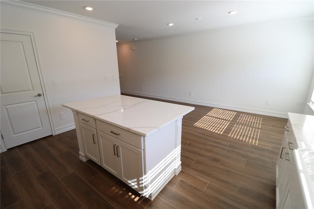 En Renta: $4,500 (4 camas, 3 baños, 2410 Pies cuadrados)