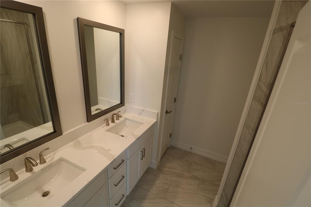 En Renta: $4,500 (4 camas, 3 baños, 2410 Pies cuadrados)