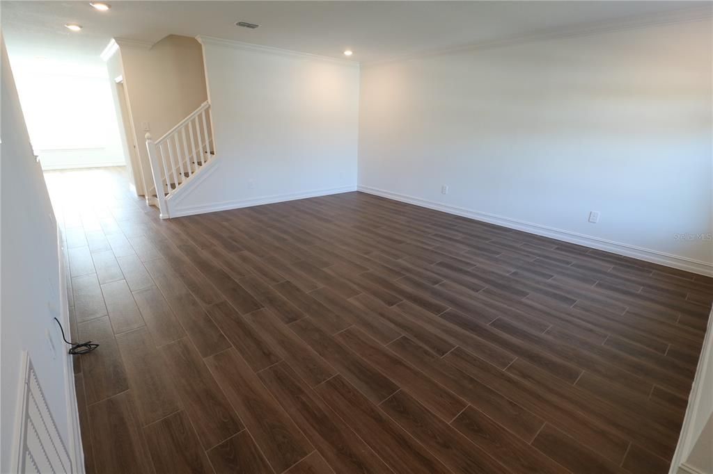 En Renta: $4,500 (4 camas, 3 baños, 2410 Pies cuadrados)