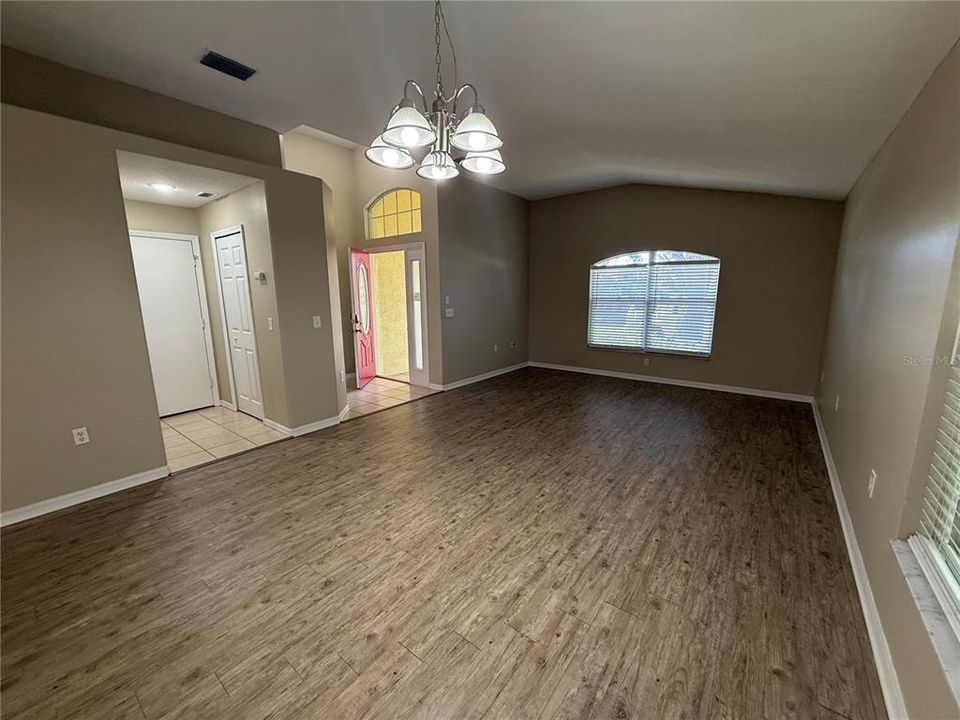 待售: $399,900 (3 贝兹, 2 浴室, 1560 平方英尺)