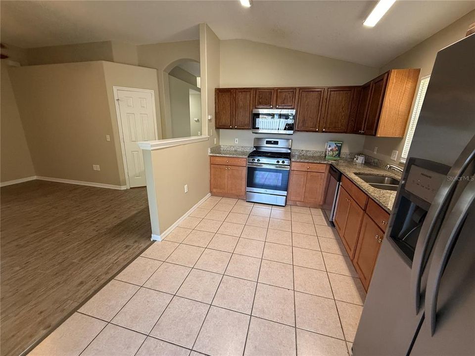 待售: $399,900 (3 贝兹, 2 浴室, 1560 平方英尺)