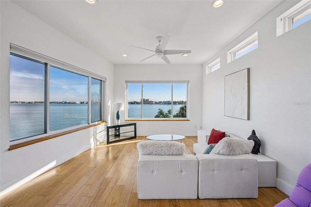 En Venta: $1,875,000 (4 camas, 3 baños, 2774 Pies cuadrados)