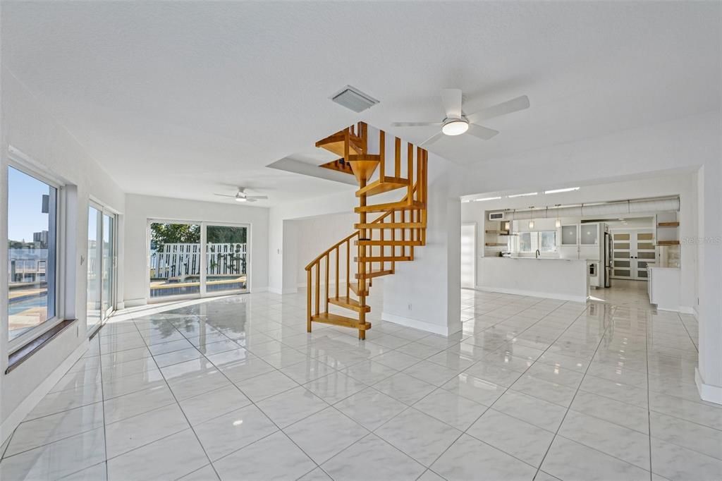 En Venta: $1,875,000 (4 camas, 3 baños, 2774 Pies cuadrados)