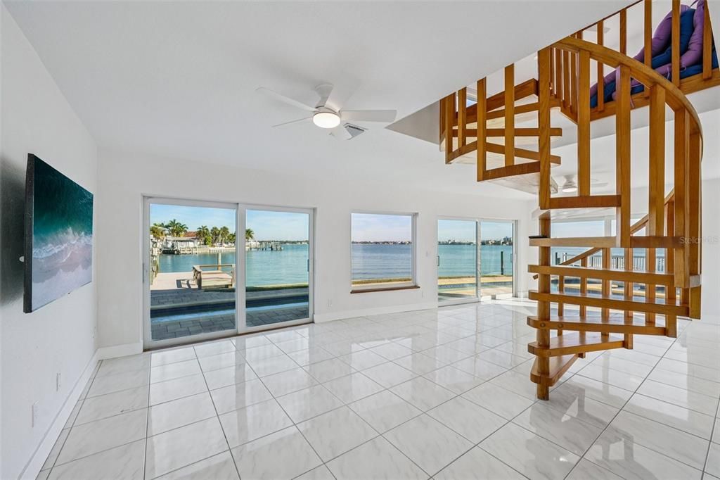 En Venta: $1,875,000 (4 camas, 3 baños, 2774 Pies cuadrados)