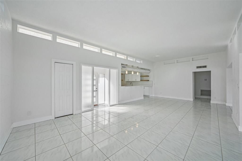 En Venta: $1,875,000 (4 camas, 3 baños, 2774 Pies cuadrados)