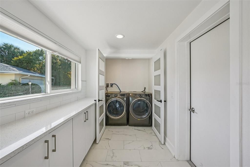 En Venta: $1,875,000 (4 camas, 3 baños, 2774 Pies cuadrados)