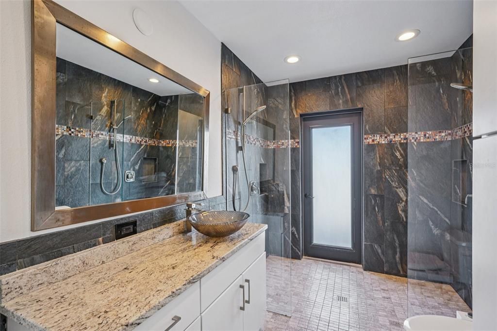 En Venta: $1,875,000 (4 camas, 3 baños, 2774 Pies cuadrados)