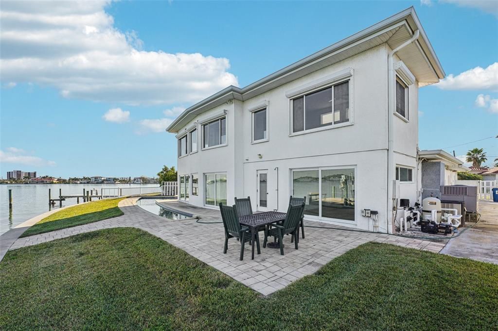 En Venta: $1,875,000 (4 camas, 3 baños, 2774 Pies cuadrados)