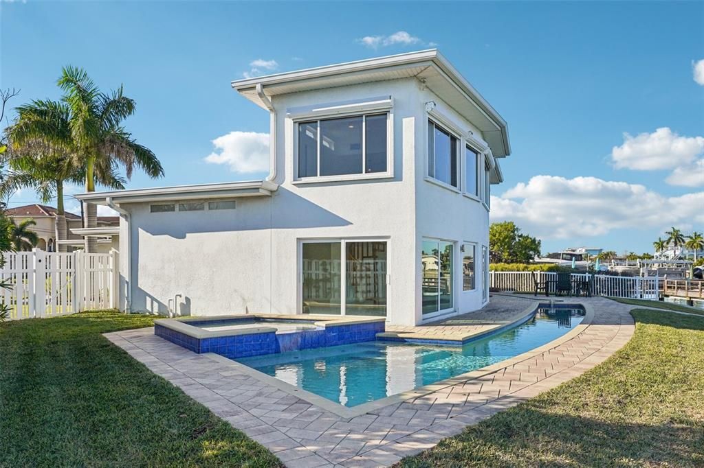 En Venta: $1,875,000 (4 camas, 3 baños, 2774 Pies cuadrados)