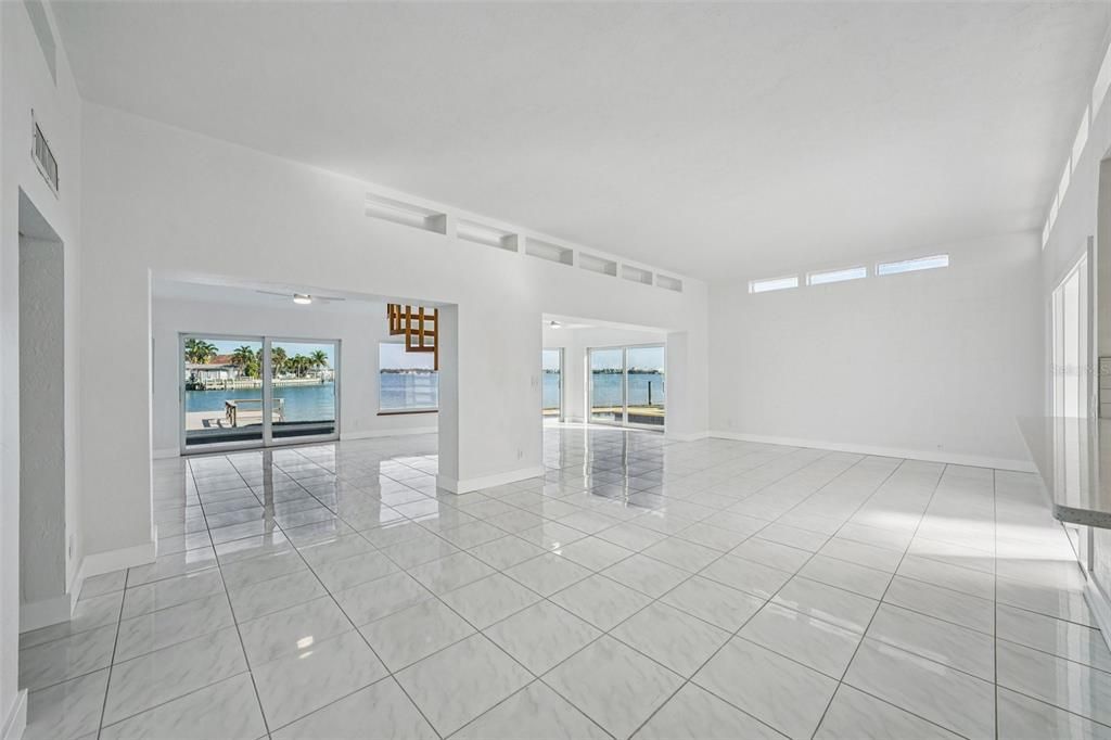 En Venta: $1,875,000 (4 camas, 3 baños, 2774 Pies cuadrados)