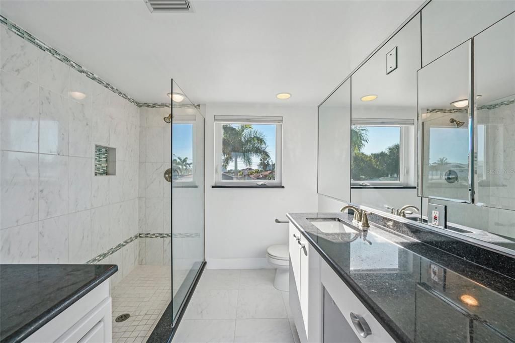 En Venta: $1,875,000 (4 camas, 3 baños, 2774 Pies cuadrados)