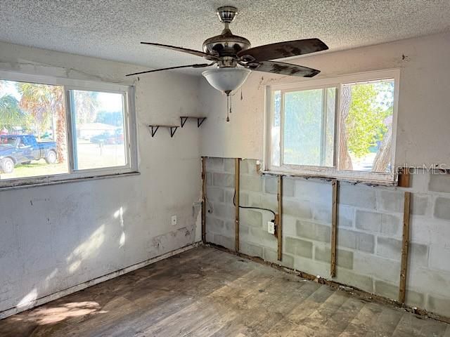 待售: $124,500 (3 贝兹, 2 浴室, 1434 平方英尺)