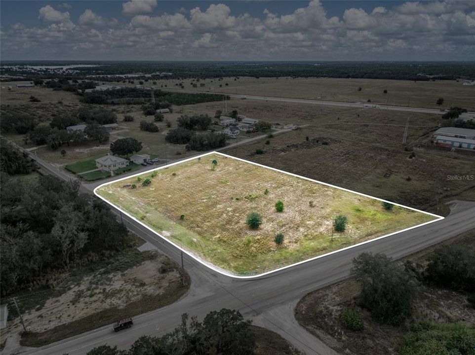 На продажу: $399,900 (2.13 acres)