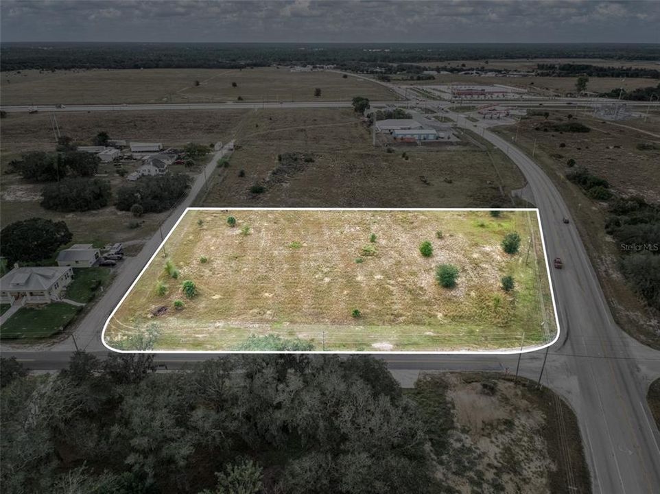 На продажу: $399,900 (2.13 acres)